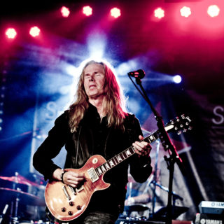Nederland, Amsterdam, 25-11-2014. Concert van Vandenbergs Moonkings tijdens de SENA European Guitar Awards. Foto: Andreas Terlaak